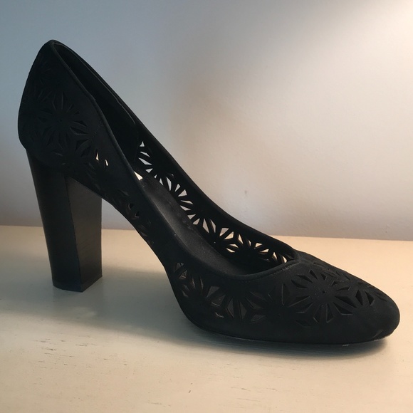 LAUREN RALPH LAUREN LEATHER VIONA ll EYELET HEELS - Picture 1 of 15